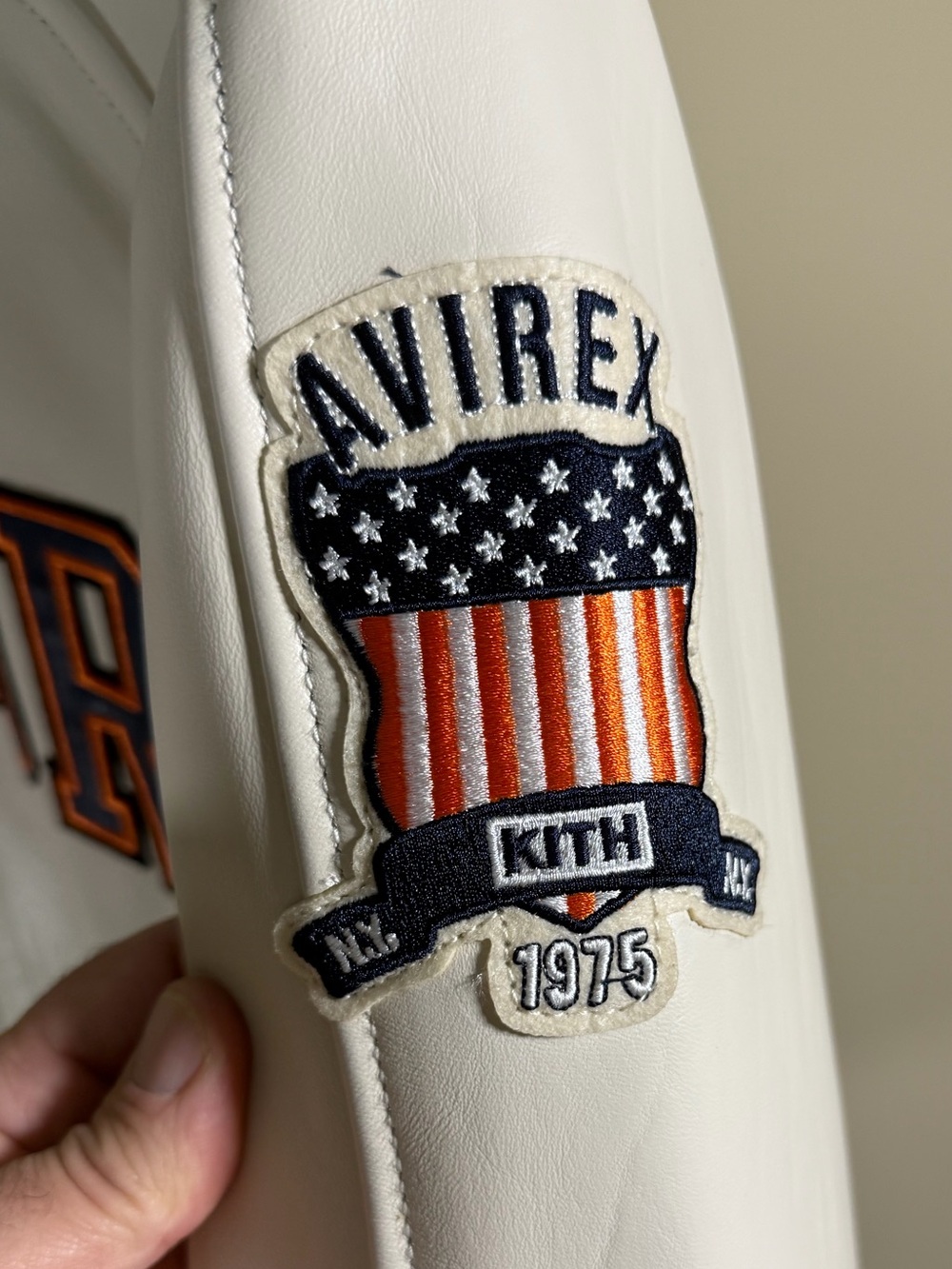 Kith x Avirex x New York Knicks Leather Jacket color Cream size Medium - Picture 4 of 13